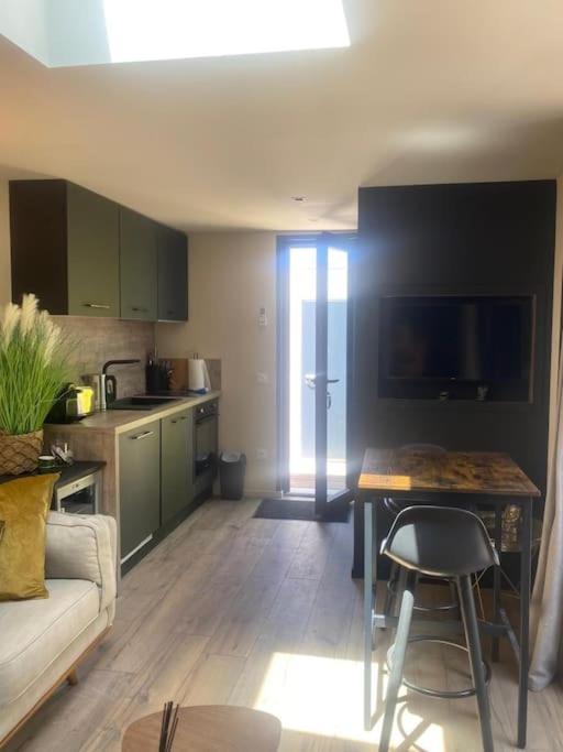 Ferienwohnung A Lombre Du Magnolia LʼIsle-sur-la-Sorgue Exterior foto